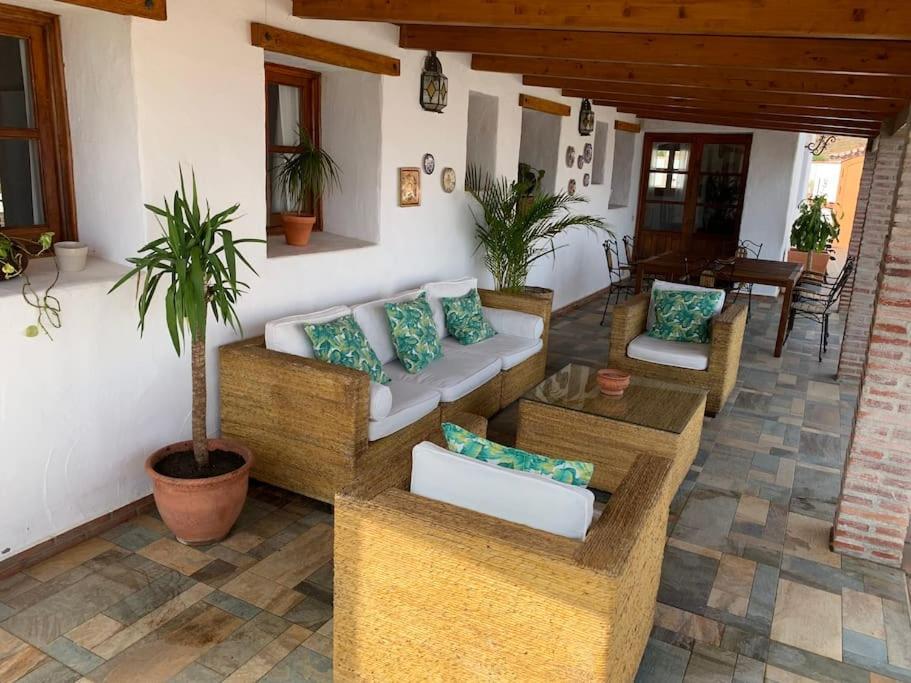 Villa Calabasas Альмуньекар Экстерьер фото