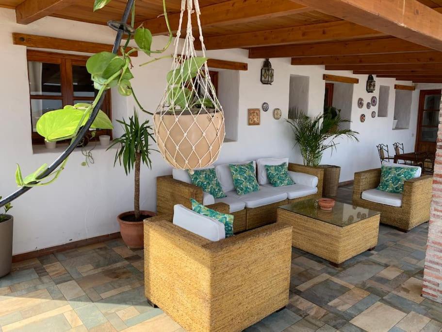 Villa Calabasas Альмуньекар Экстерьер фото